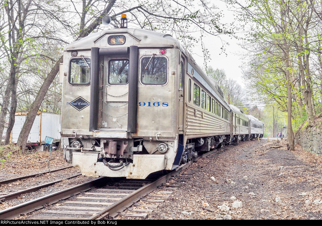 The RDC's pause at Minersville to allow excursion passengers to see CNJ 113